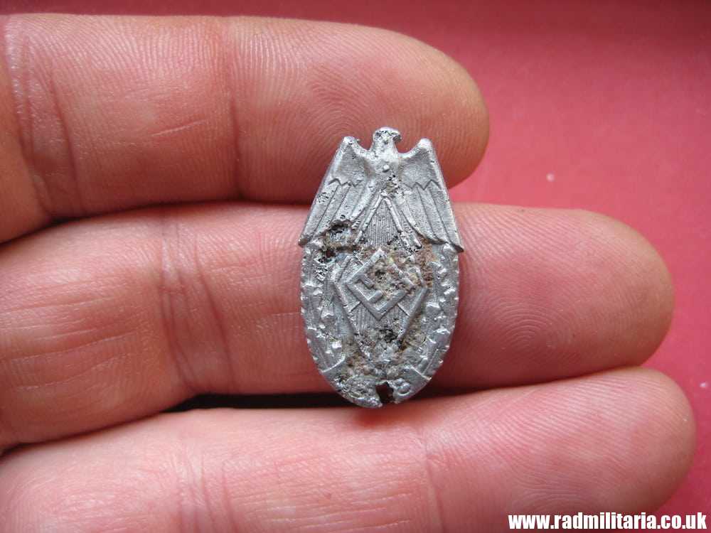 & original German HJ BADGE with date - 1938 metal detecting find. - Image 2