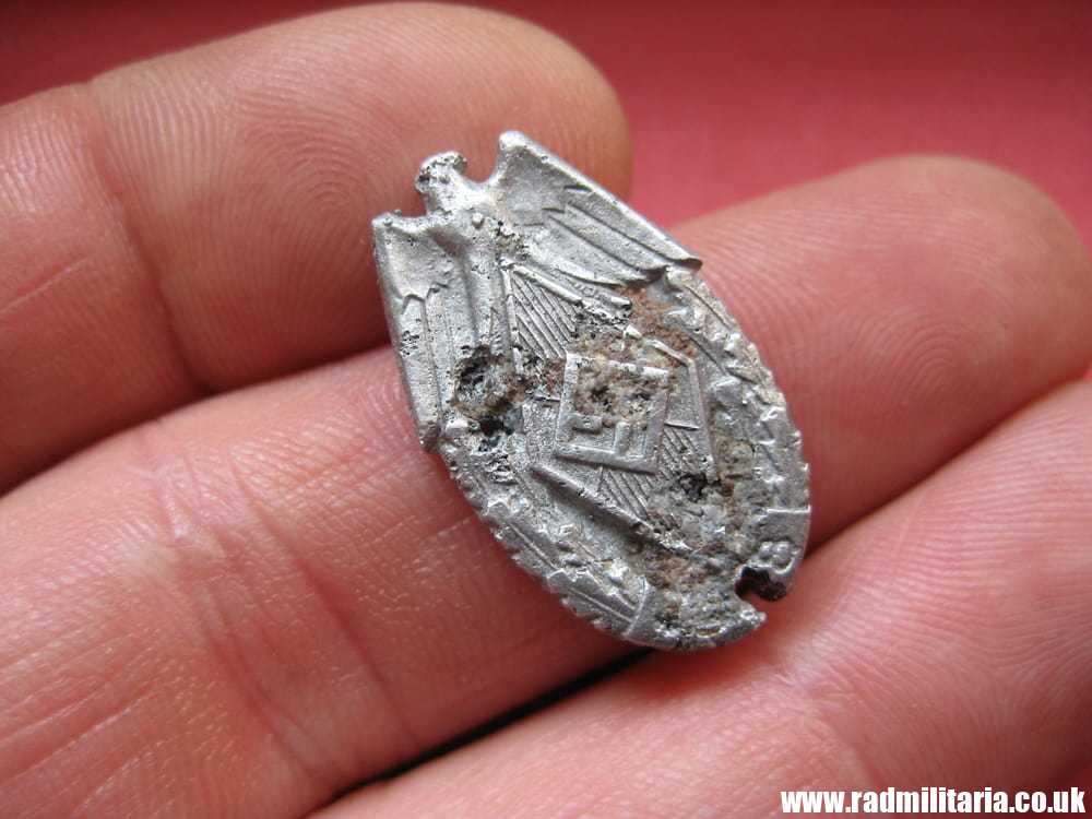 & original German HJ BADGE with date - 1938 metal detecting find. - Image 3