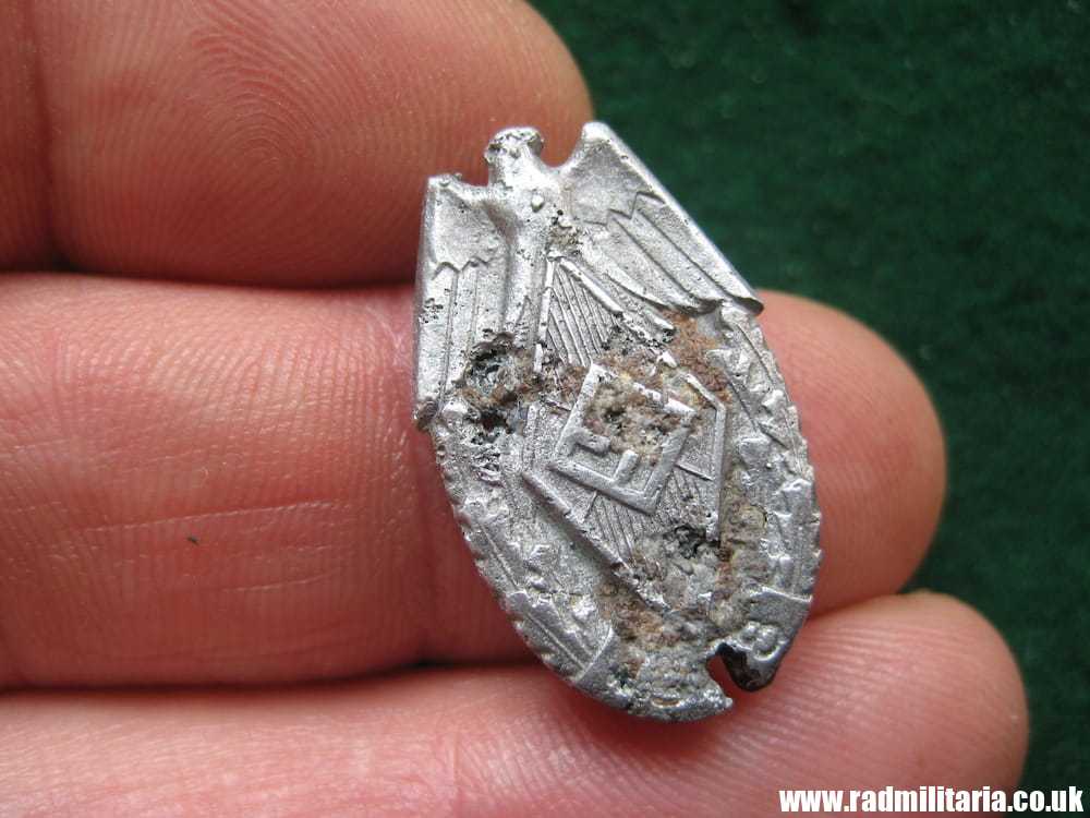 & original German HJ BADGE with date - 1938 metal detecting find. - Image 10