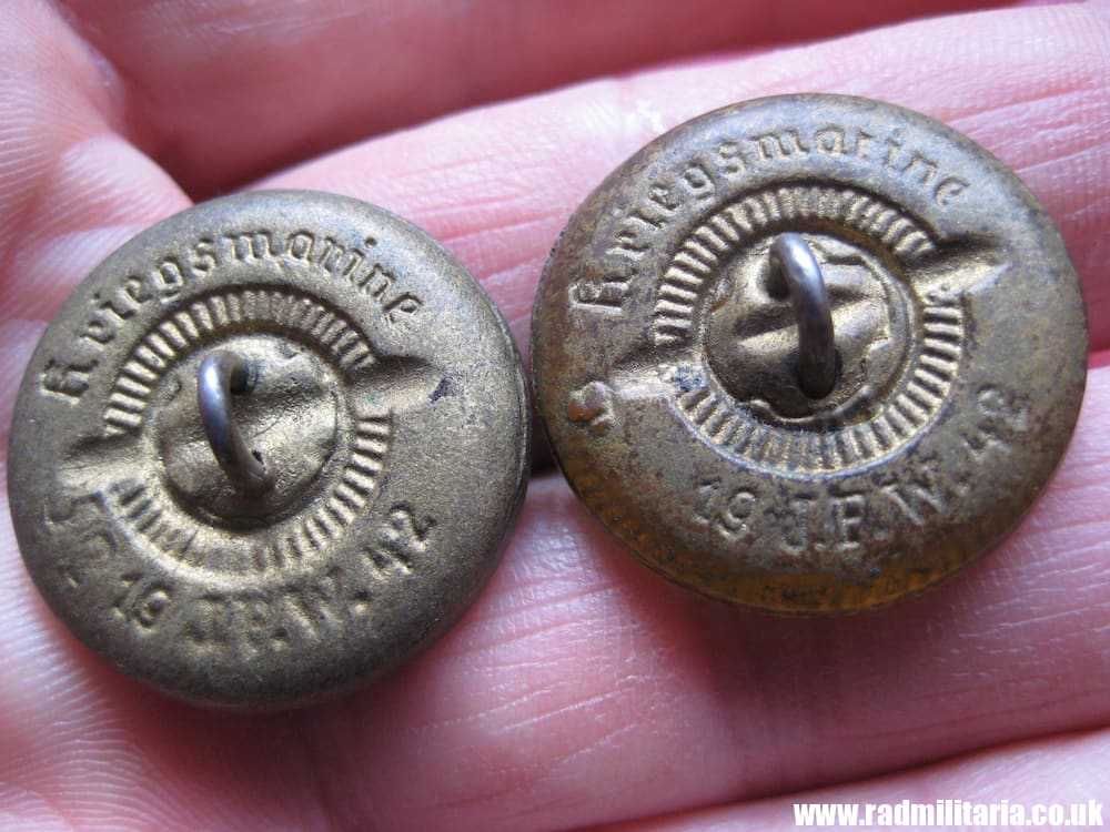 & WW2 original German KRIEGSMARINE BUTTONS - a pair made of glass, maker: J.F.W. 1942 Genuine ! - Image 7