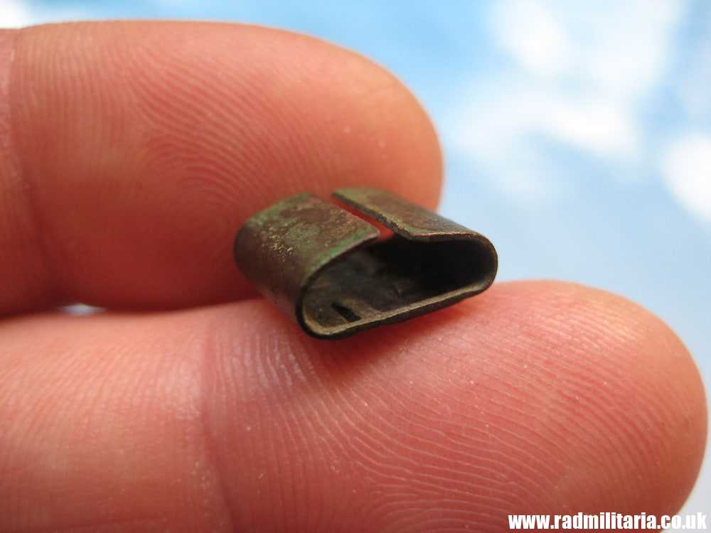 & WW2 unknown German BADGE? with SWASTIKA, metal detecting find. - Image 4