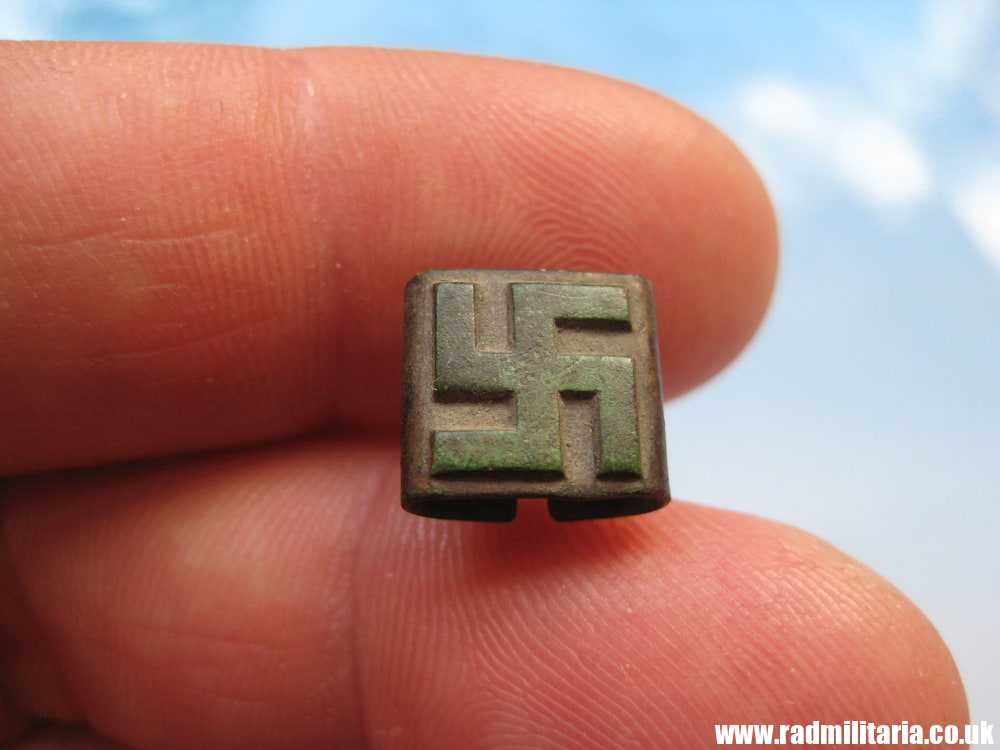 & WW2 unknown German BADGE? with SWASTIKA, metal detecting find. - Image 5