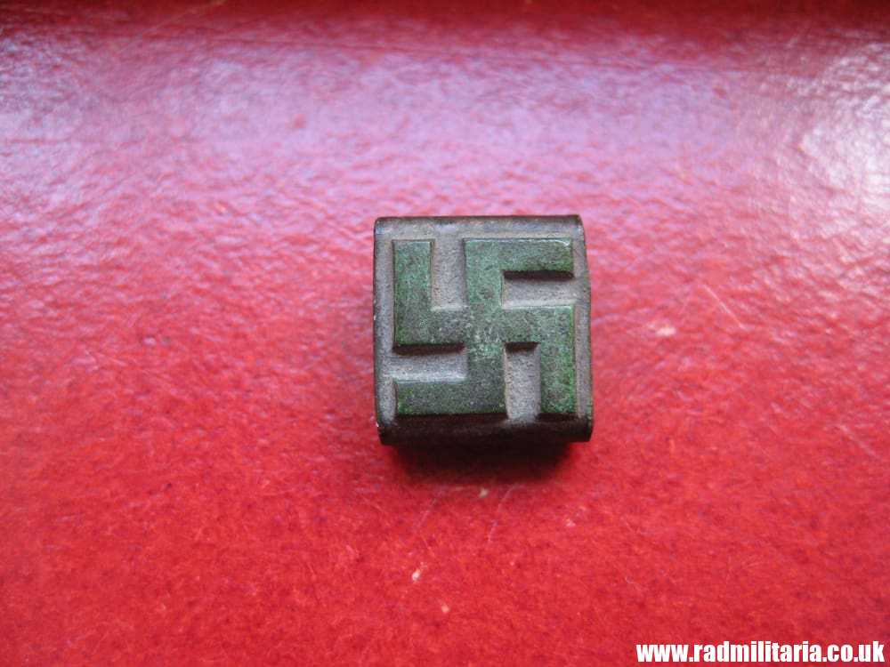 & WW2 unknown German BADGE? with SWASTIKA, metal detecting find. - Image 7