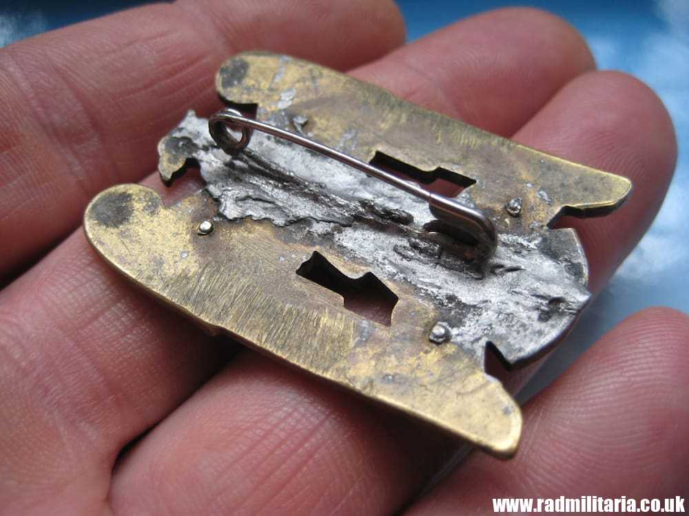 & Original German SILESIAN EAGLE BADGE - LEITUNG SELBSCHUTZ OBERSCHLESIEN, good condition. - Image 4