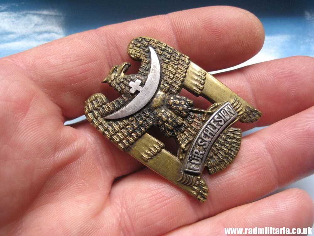 & Original German SILESIAN EAGLE BADGE - LEITUNG SELBSCHUTZ OBERSCHLESIEN, good condition. - Image 6