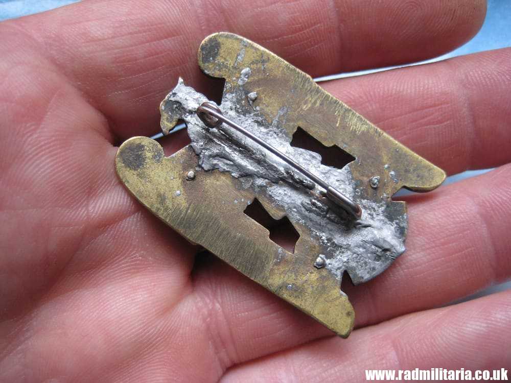 & Original German SILESIAN EAGLE BADGE - LEITUNG SELBSCHUTZ OBERSCHLESIEN, good condition. - Image 7