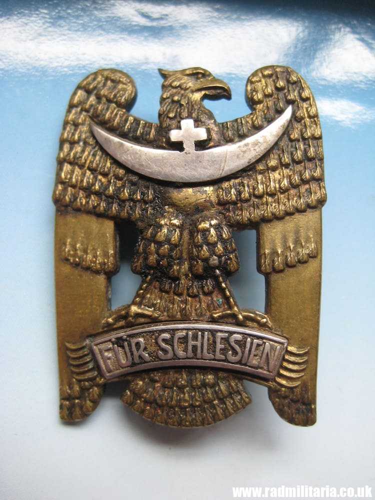& Original German SILESIAN EAGLE BADGE - LEITUNG SELBSCHUTZ OBERSCHLESIEN, good condition. - Image 8