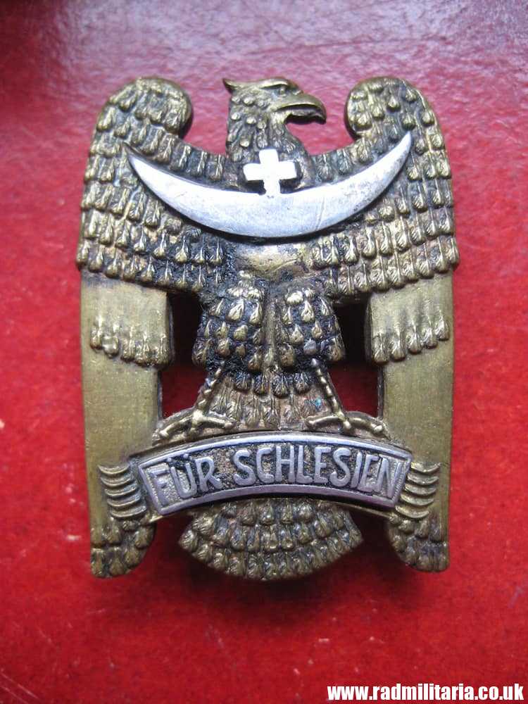 & Original German SILESIAN EAGLE BADGE - LEITUNG SELBSCHUTZ OBERSCHLESIEN, good condition. - Image 13