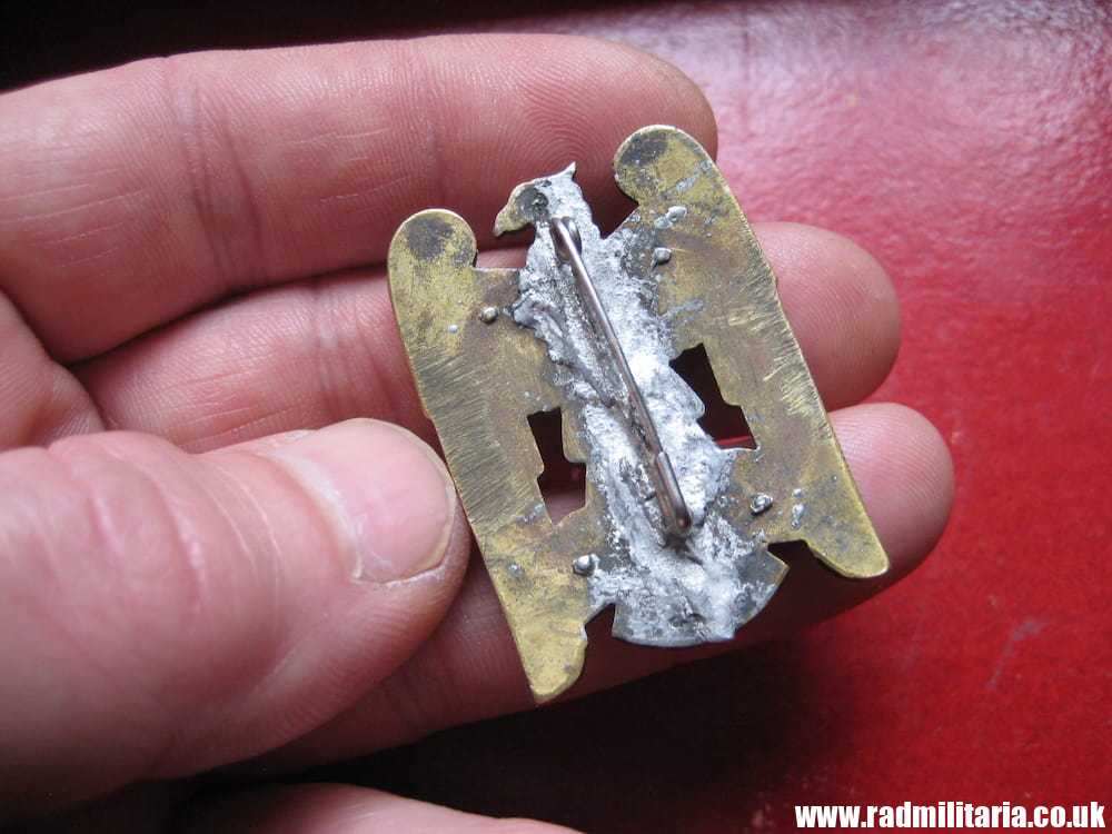 & Original German SILESIAN EAGLE BADGE - LEITUNG SELBSCHUTZ OBERSCHLESIEN, good condition. - Image 14