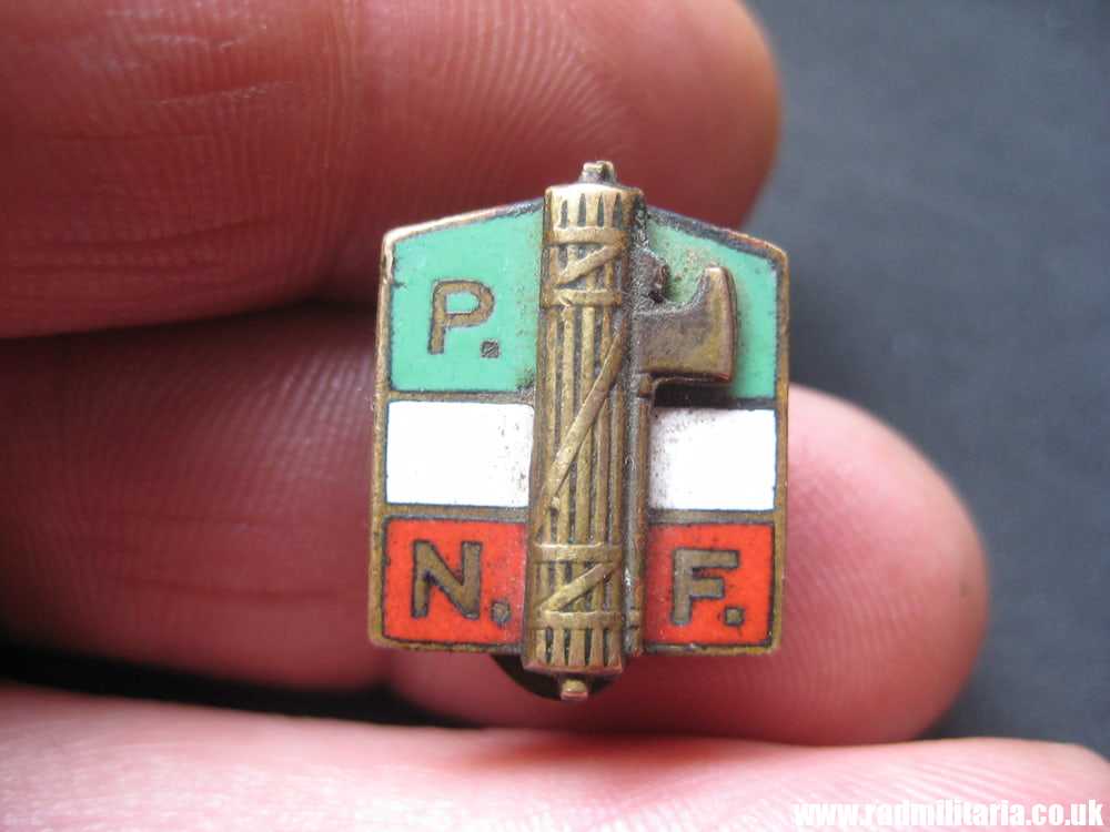 & WW2 original ITALIAN FASCIST ENAMEL BADGE - Partio Nazionale Fascista (PNF) membership badge. - Image 8
