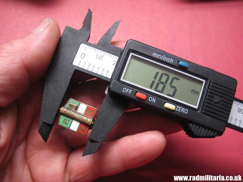 & WW2 original ITALIAN FASCIST ENAMEL BADGE - Partio Nazionale Fascista (PNF) membership badge. - Image 17