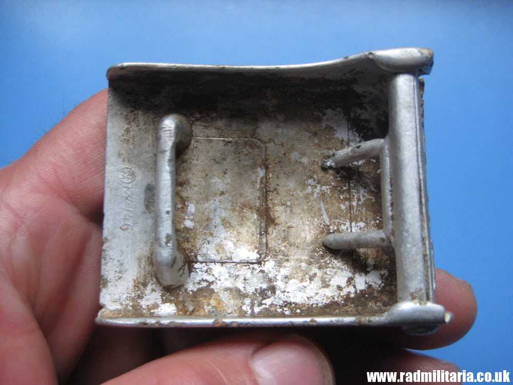 & WW2 original German HITLER YOUTH HJ BELT BUCKLE, marked: RZM M4/46. metal detecting find. - Image 3