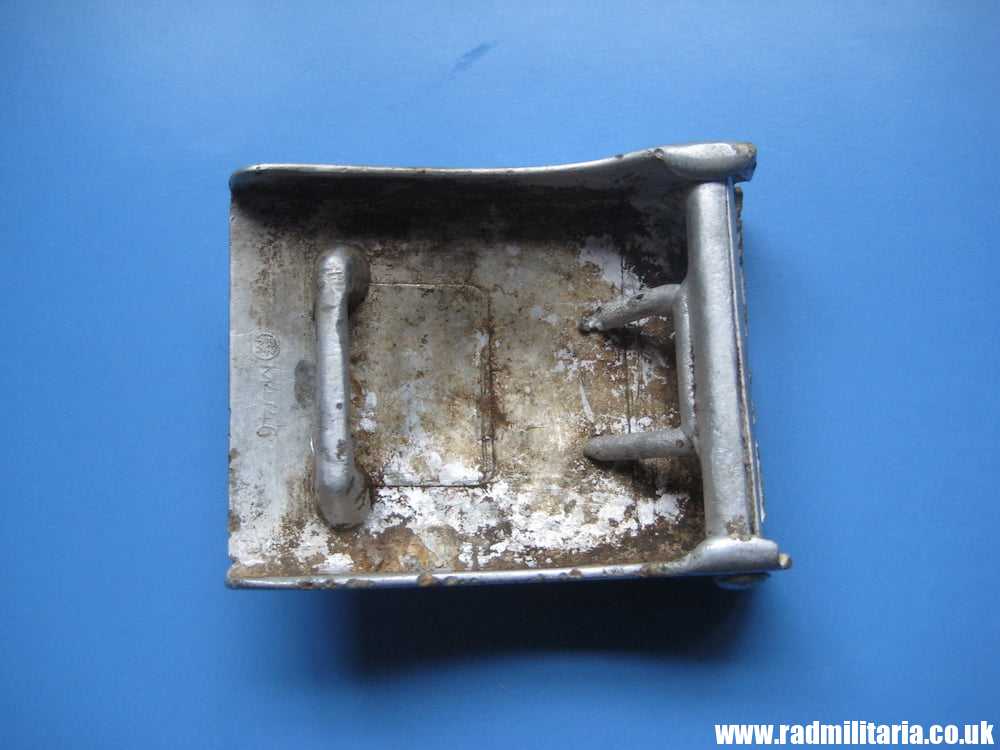 & WW2 original German HITLER YOUTH HJ BELT BUCKLE, marked: RZM M4/46. metal detecting find. - Image 12