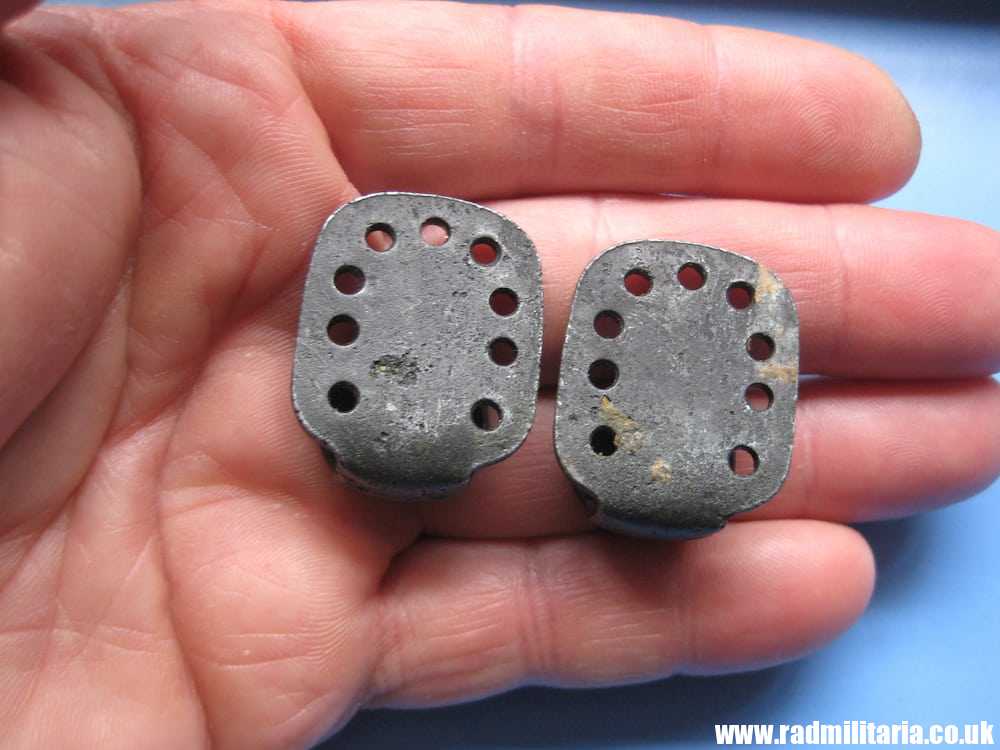 & WW2 original German Waffen SS BELT HOOK BUTTONS (TAILLENHAKEN) SET of 2 - RZM 629/41 SS, rare !! - Image 7