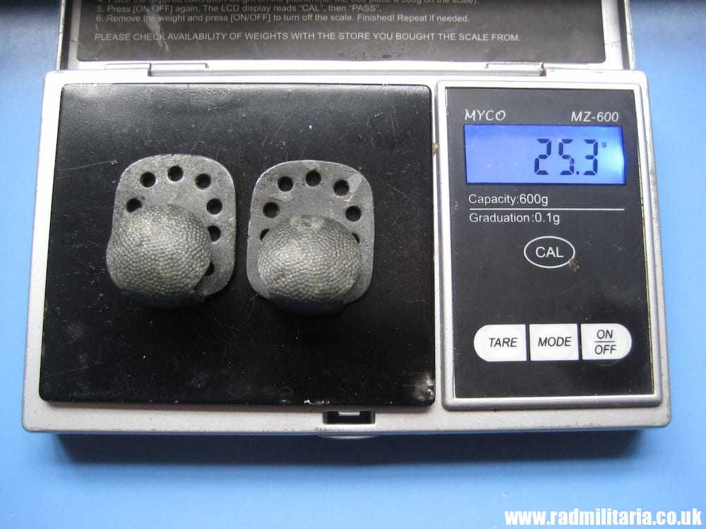 & WW2 original German Waffen SS BELT HOOK BUTTONS (TAILLENHAKEN) SET of 2 - RZM 629/41 SS, rare !! - Image 11