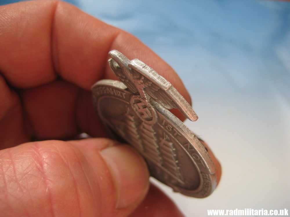 & WW2 1935 German SEEFAHRT IST NOT - MARINE - SEA DAY genuine TINNIE BADGE: Overhoff & Cie - Image 8