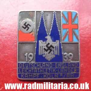 & very rare ENAMEL BADGE 1939 DEUTSCHLAND ENGLAND LEICHTATHLETIK LANDER KAMPF Koln. Original !!