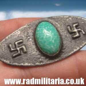 & old BROCHE with SWASTIKA and GREEN STONE, FROM 30'S