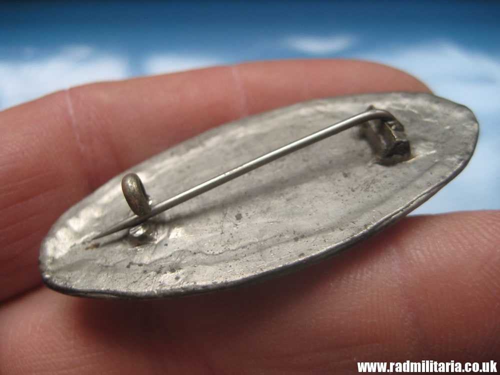 & old BROCHE with SWASTIKA and GREEN STONE, FROM 30'S - Image 3