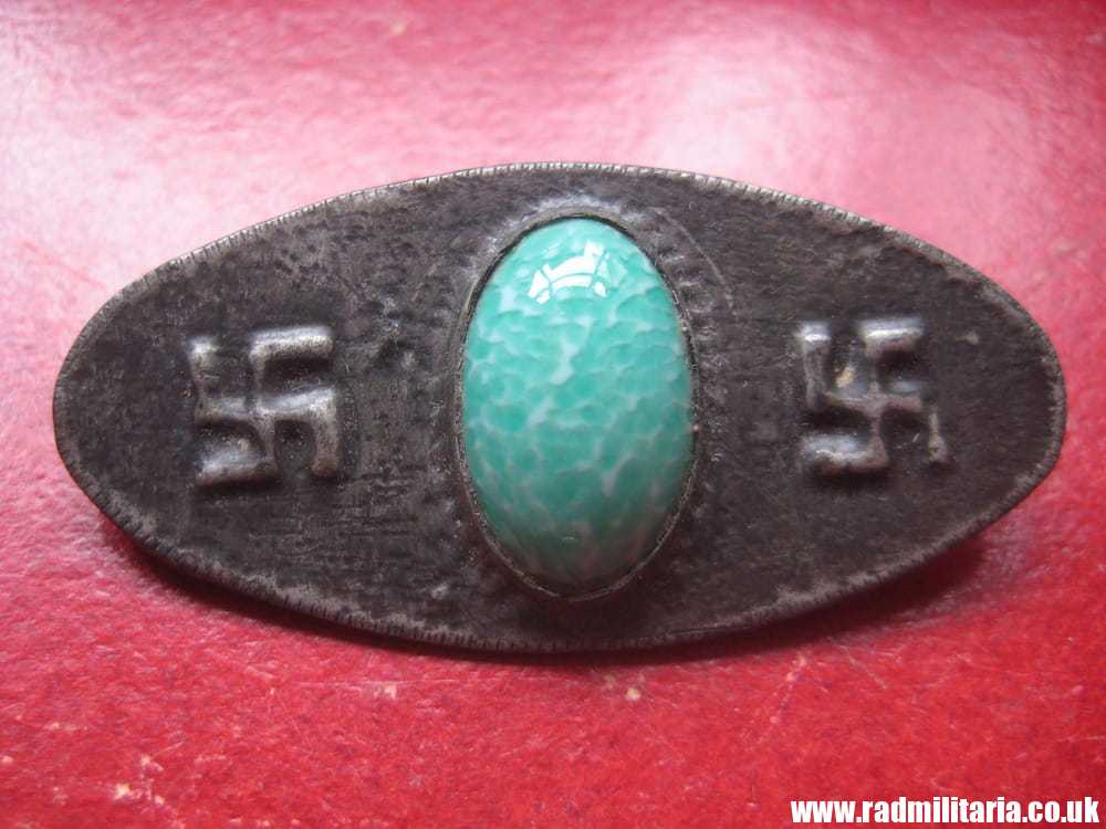 & old BROCHE with SWASTIKA and GREEN STONE, FROM 30'S - Image 2