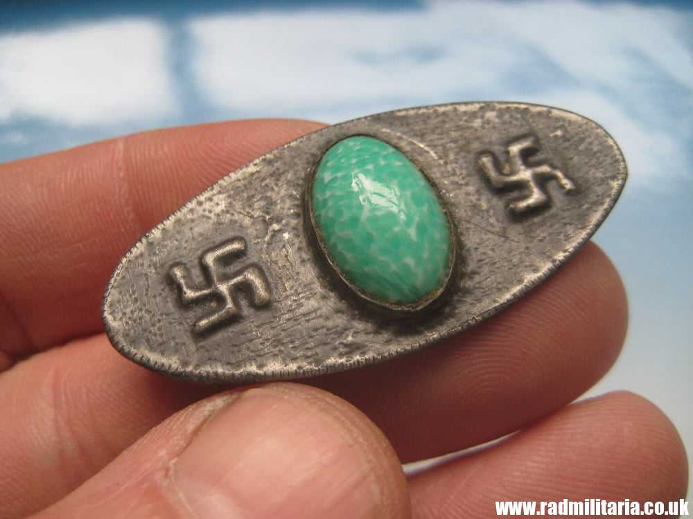 & old BROCHE with SWASTIKA and GREEN STONE, FROM 30'S - Image 12
