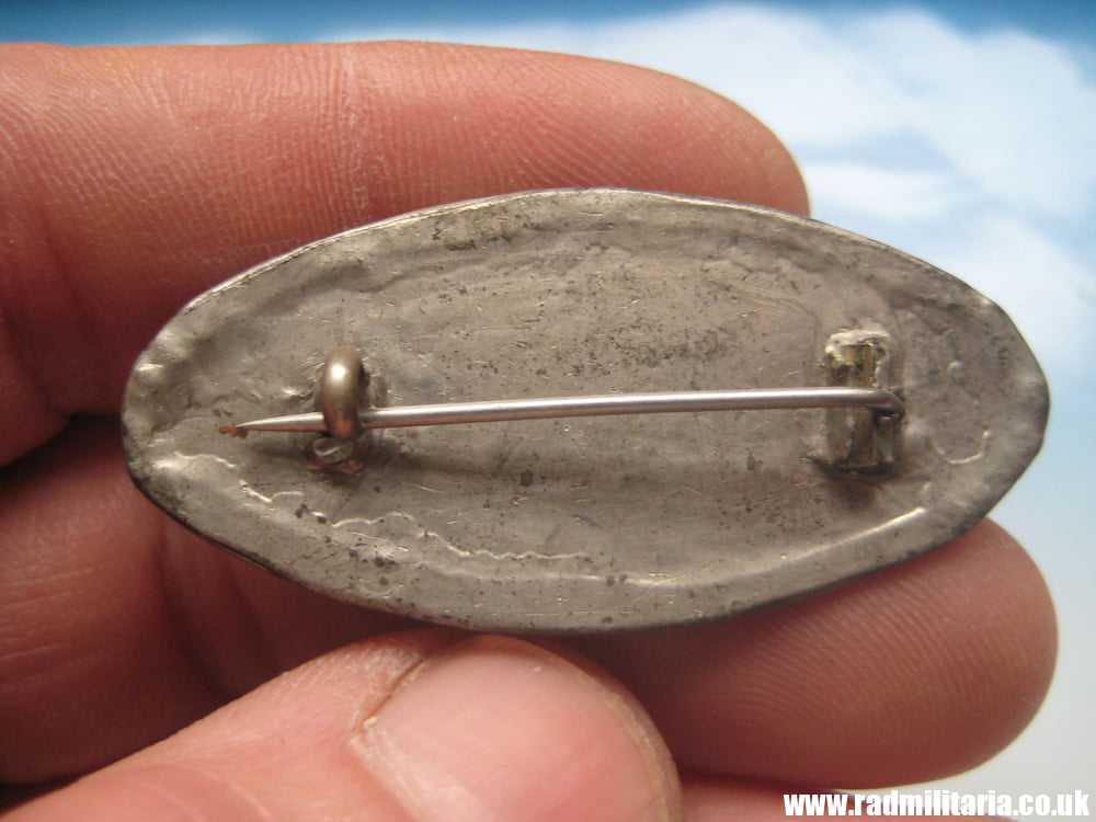 & old BROCHE with SWASTIKA and GREEN STONE, FROM 30'S - Image 10