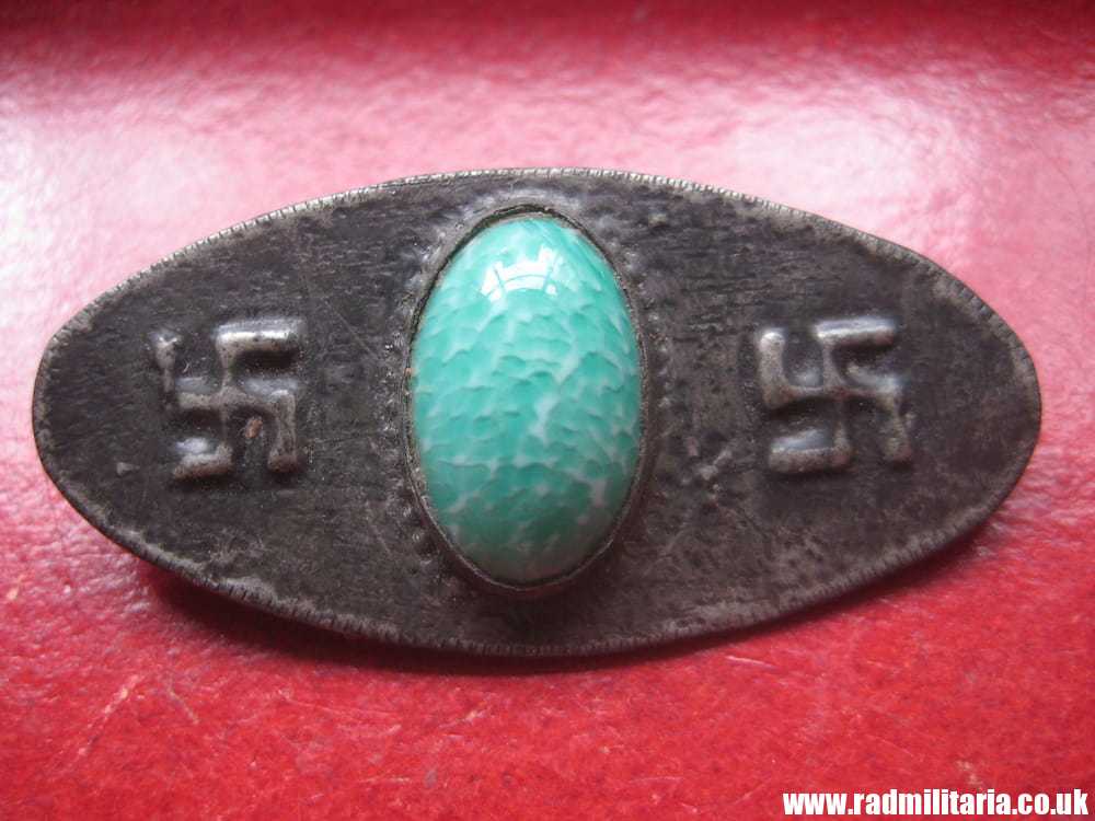 & old BROCHE with SWASTIKA and GREEN STONE, FROM 30'S - Image 6