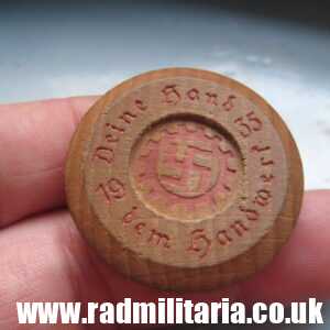 & WW2 German WOODEN BADGE - 1935 Deine Hand Dem Handwerk.
