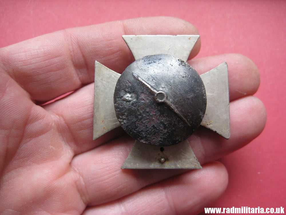 & WW2 German IRON CROSS Screw back 1st Class after cleaning - metal detecting find. - Image 5
