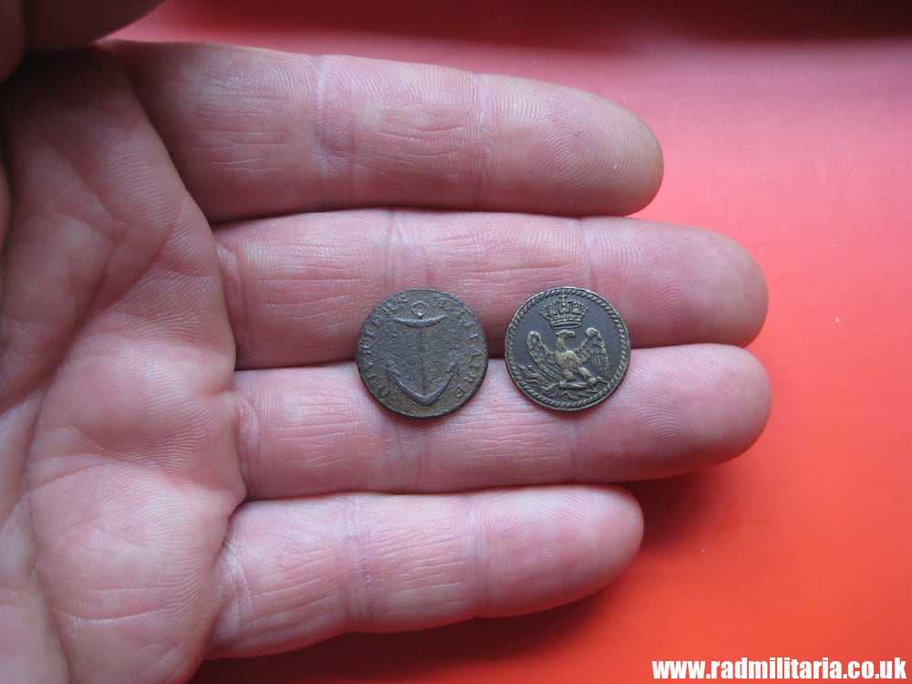 & SET of 2 genuine NAPOLEONIC BUTTONS with eagle & with anchor - metal detecting find, FRANCE. - Image 8