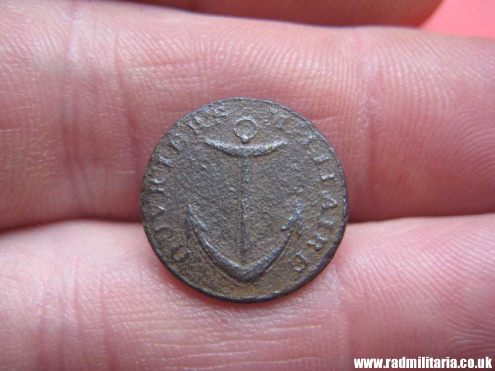 & SET of 2 genuine NAPOLEONIC BUTTONS with eagle & with anchor - metal detecting find, FRANCE. - Image 9