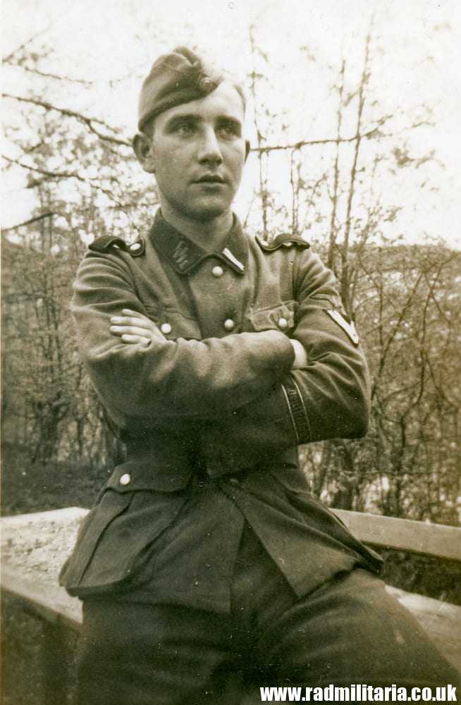 & WW2 original SS soldier PHOTO - DEUTSCHLAND, rare skull badge on the SIDE CAP. - Image 2