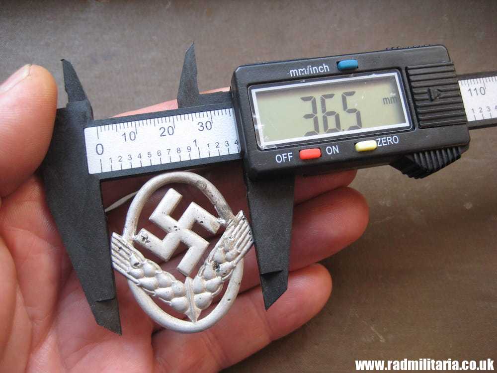 & ORIGINAL German RAD CAP BADGE for women, no maker marks, metal detecting find. - Image 7