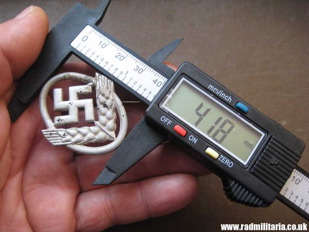 & ORIGINAL German RAD CAP BADGE for women, no maker marks, metal detecting find. - Image 8