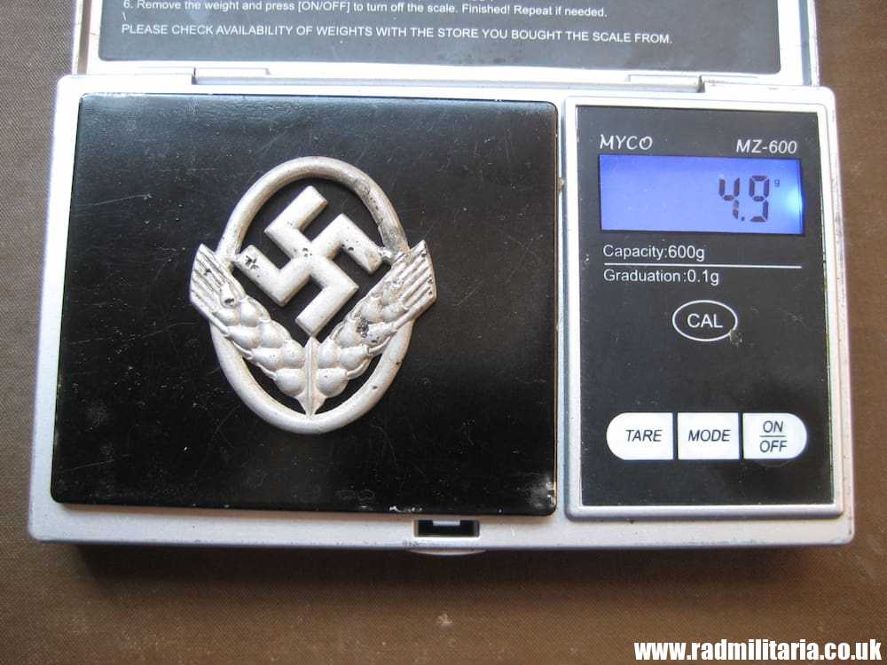 & ORIGINAL German RAD CAP BADGE for women, no maker marks, metal detecting find. - Image 9