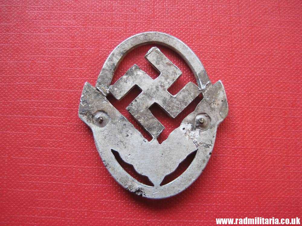 & ORIGINAL German RAD CAP BADGE for women, no maker marks, metal detecting find. - Image 11