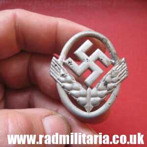& ORIGINAL German RAD CAP BADGE for women, no maker marks, metal detecting find.