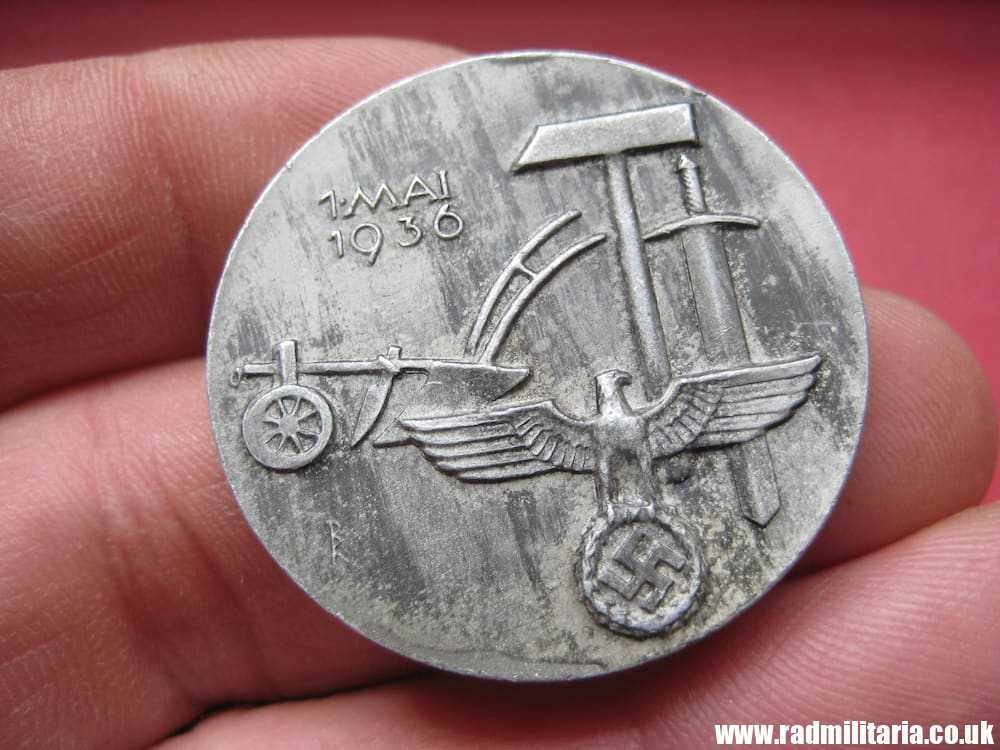 & original pre-WW2 nazi German DAY BADGE: 1 Mai 1936. 100% genuine ! - Image 7