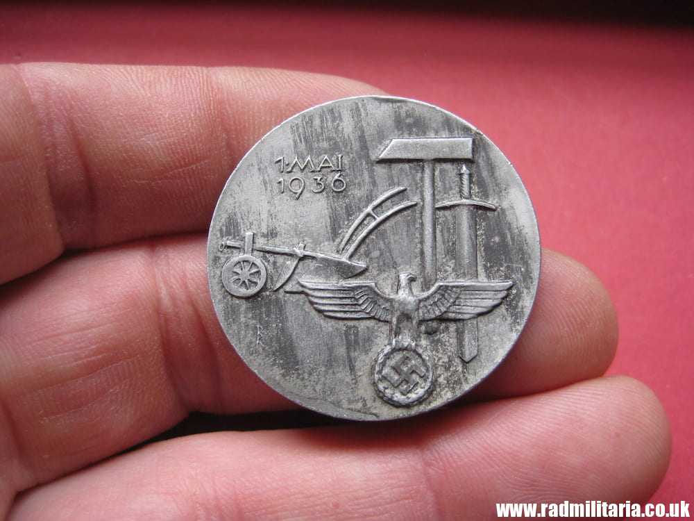 & original pre-WW2 nazi German DAY BADGE: 1 Mai 1936. 100% genuine !