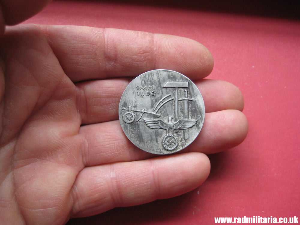 & original pre-WW2 nazi German DAY BADGE: 1 Mai 1936. 100% genuine ! - Image 9