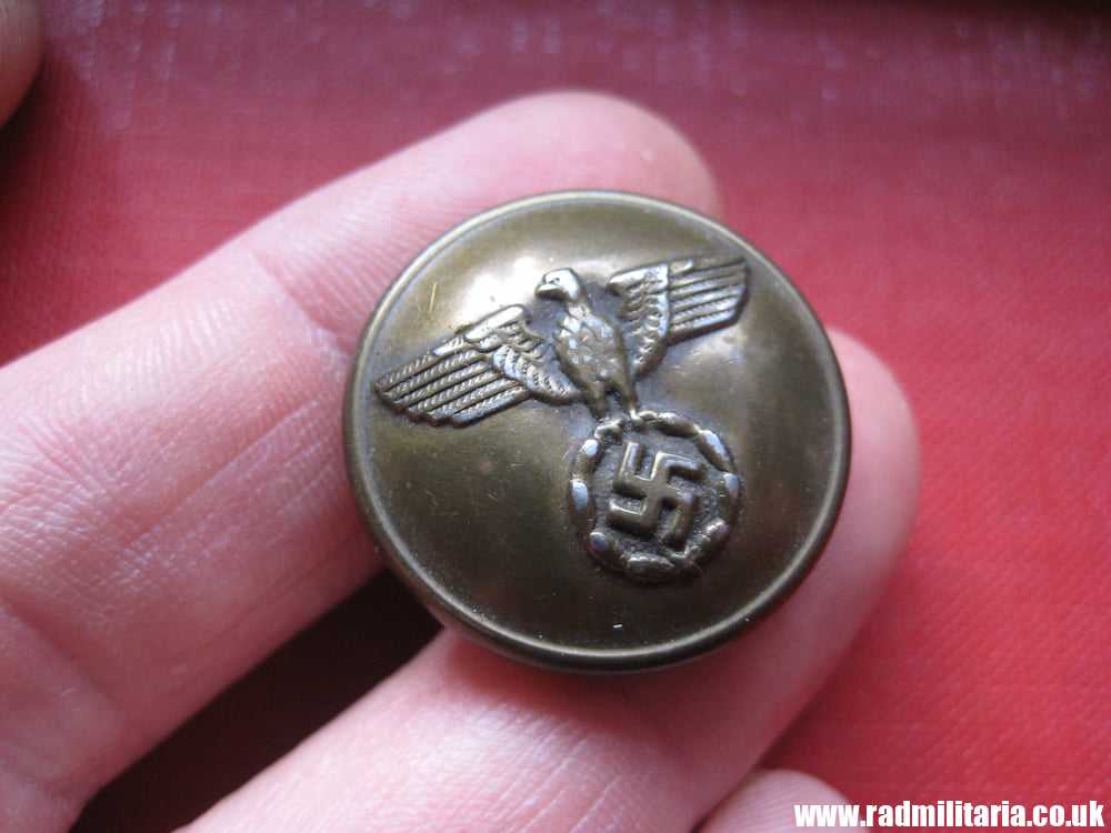 & WW2 original German BUTTON with EAGLE - bronze plated steel, maker: "BESONDERS HALTBAR". - Image 9