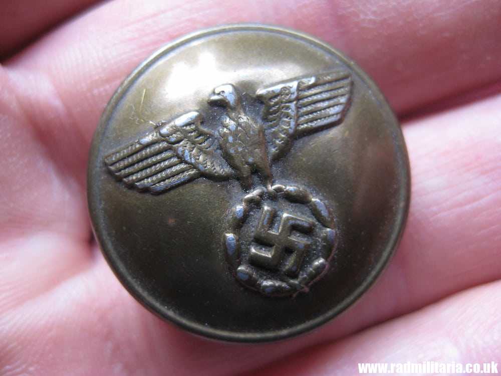 & WW2 original German BUTTON with EAGLE - bronze plated steel, maker: "BESONDERS HALTBAR". - Image 5