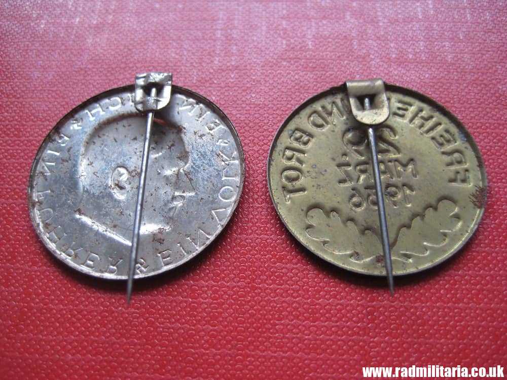 & SET OF 2 original German TINNIE BADGES: EIN VOLK, EIN REICH, EIN FUHRER and 29 MARZ 1936. - Image 5