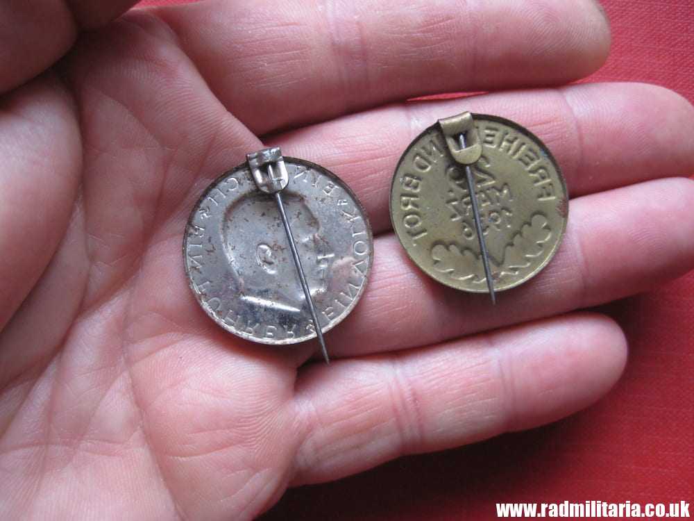 & SET OF 2 original German TINNIE BADGES: EIN VOLK, EIN REICH, EIN FUHRER and 29 MARZ 1936. - Image 3