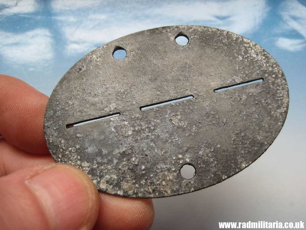& WW2 original German DOG TAG - ID DISC from metal detecting: M48 RAD/K4/84/1072. - Image 3