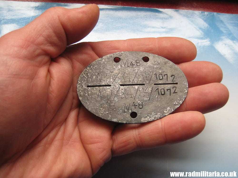 & WW2 original German DOG TAG - ID DISC from metal detecting: M48 RAD/K4/84/1072. - Image 5