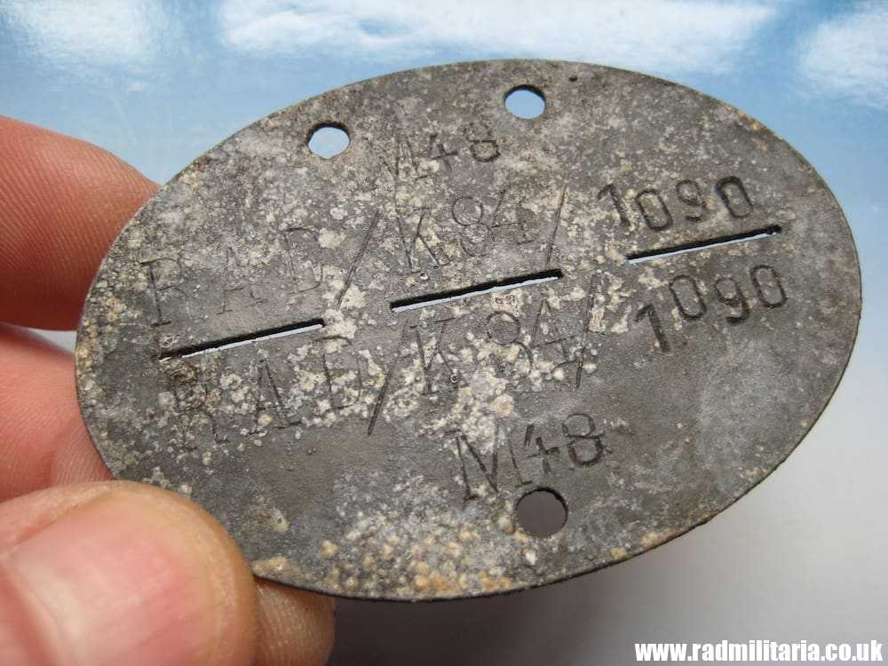 & WW2 original German DOG TAG - ID DISC, metal detecting. M48 RAD K84/1090.