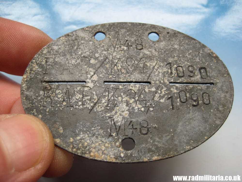 & WW2 original German DOG TAG - ID DISC, metal detecting. M48 RAD K84/1090. - Image 2