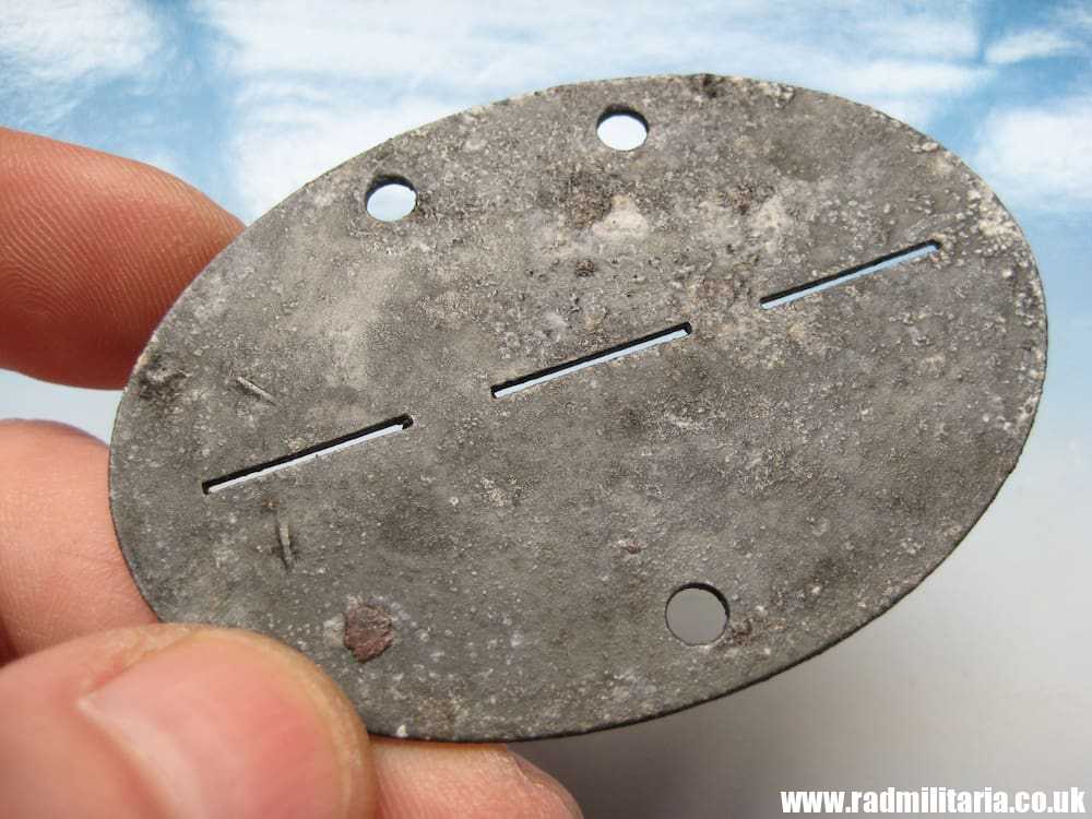 & WW2 original German DOG TAG - ID DISC from metal detecting: M48 RAD/K4/84/1142. - Image 3