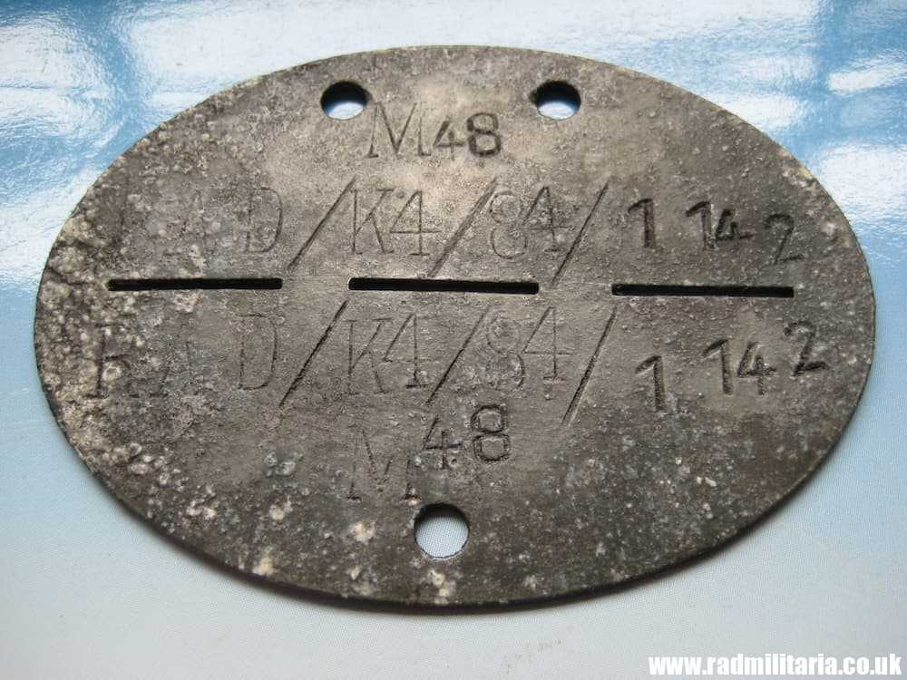 & WW2 original German DOG TAG - ID DISC from metal detecting: M48 RAD/K4/84/1142. - Image 5